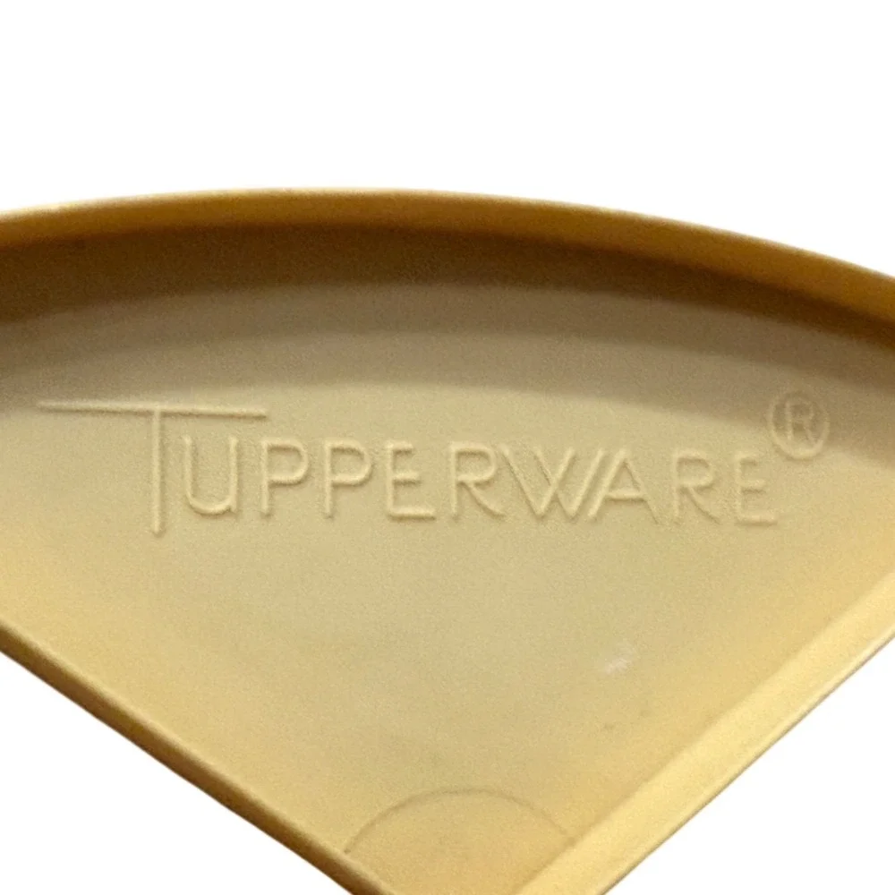 Vintage TUPPERWARE Rectangular Cake Taker 13 x 9 Harvest Gold Base 622
